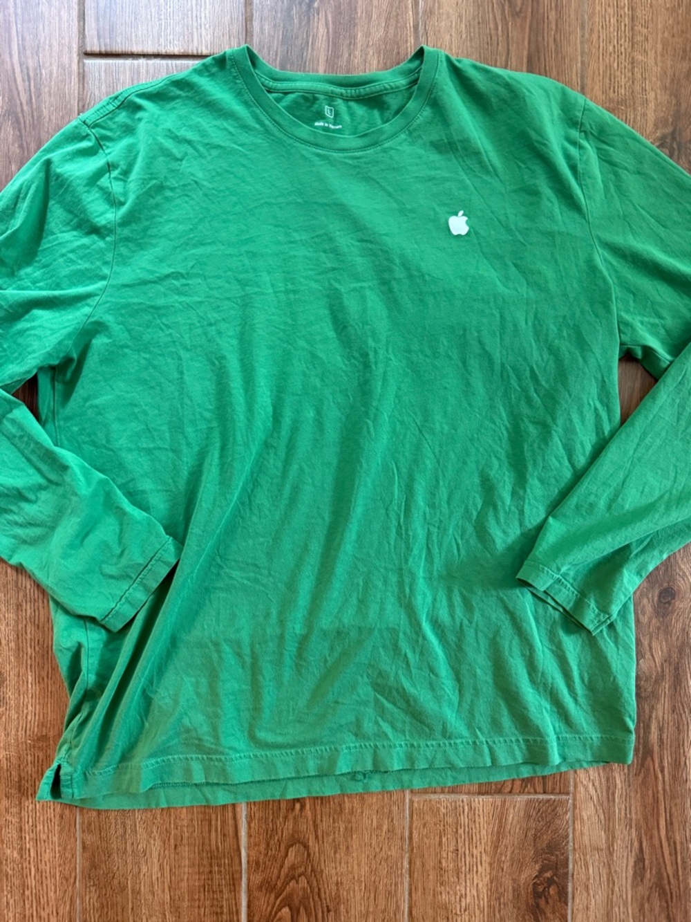 Apple Kelly Green Long-Sleeve Crewneck Shirt / men’s large